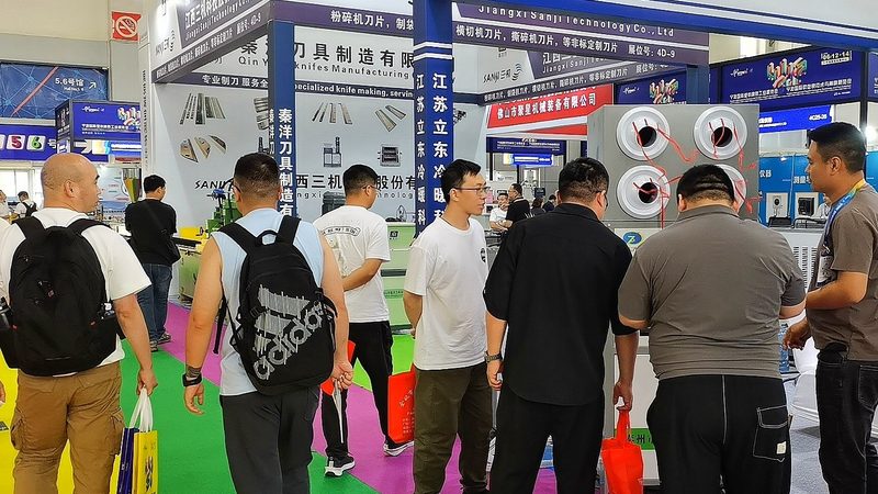灯箱材质，如何选择最适合你的展示需求？**